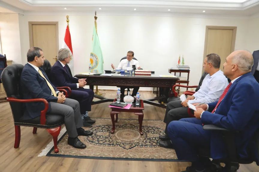 وزير الزراعة يستعرض مع المستشار الزراعي الهولندي فرص الاستثمار وتطوير التعاونيات