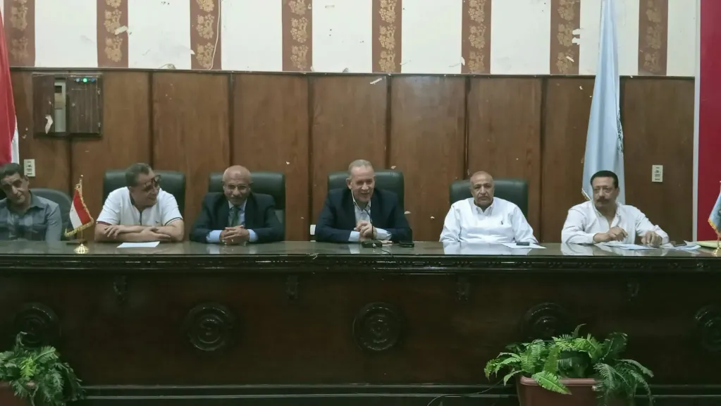 وكيل وزارة التعليم بأسيوط يشهد اجتماع مجلس إدارة الاتحاد التعاونى الاستهلاكى للمحافظة