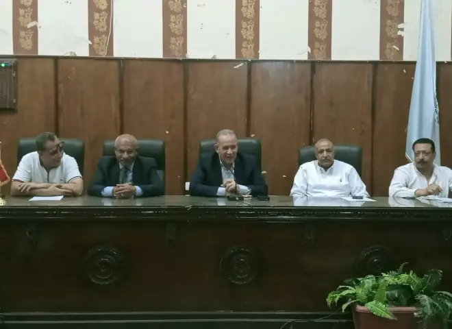 وكيل وزارة التعليم بأسيوط يشهد اجتماع مجلس إدارة الاتحاد التعاونى الاستهلاكى للمحافظة
