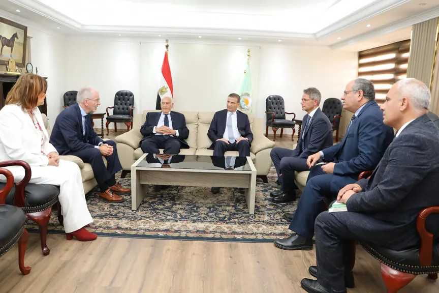 وزير الزراعة يلتقي وفدًا علميا ألمانيًا لبحث تكنولوجيات تطوير أنظمة الإنتاج الحديثة والزراعة العمودية للقمح