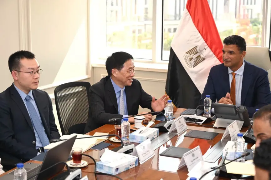 دفعة جديدة للكتان المصري.. وزير الصناعة يبحث مع ”كينجدوم” الصينية توطين الصناعة وفتح الأسواق العالمية