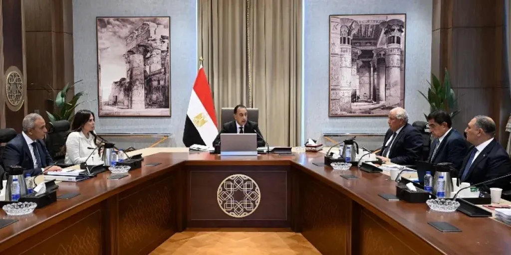 رئيس الوزراء يُتابع جهود تنمية وتطوير الساحل الشمالي الغربي