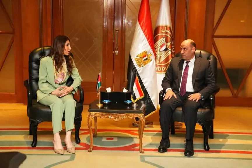 فلسطين تعزز حضورها في مؤتمر العمل العربي بالقاهرة بلقاءات وزارية موسعة