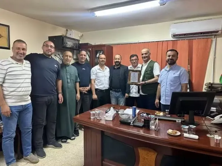 مدير عام المؤسسة التعاونية يتفقد خدمات وقصص نجاح تعاونيات العقبة