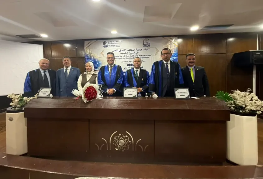 المستشار خالد السيد يهنئ الباحث شعبان علم الدين بمناسبة مناقشة رسالة الماجستير في الملكية الفكرية